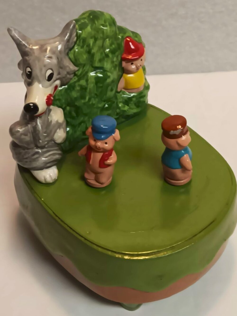 Vintage (1970s) Gorham "three little pigs" magnetic platform music box.